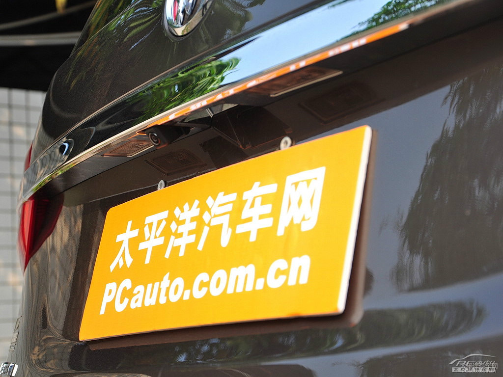 琥珀金別克GL8車尾外觀圖片