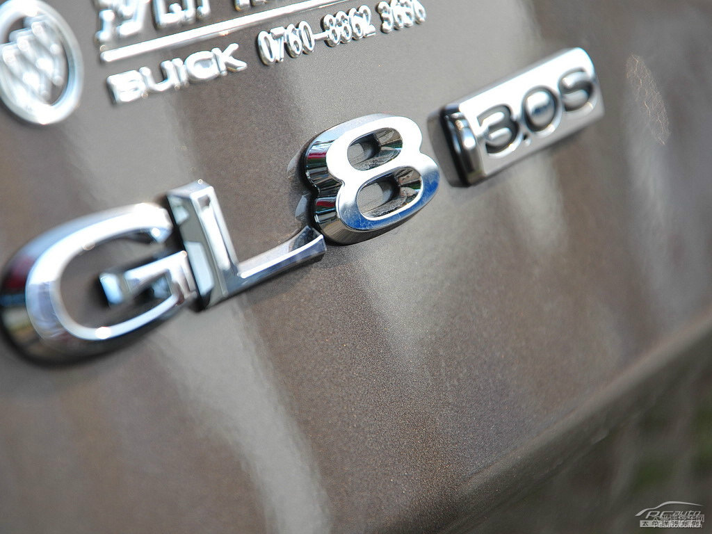 琥珀金別克GL8車尾外觀圖片