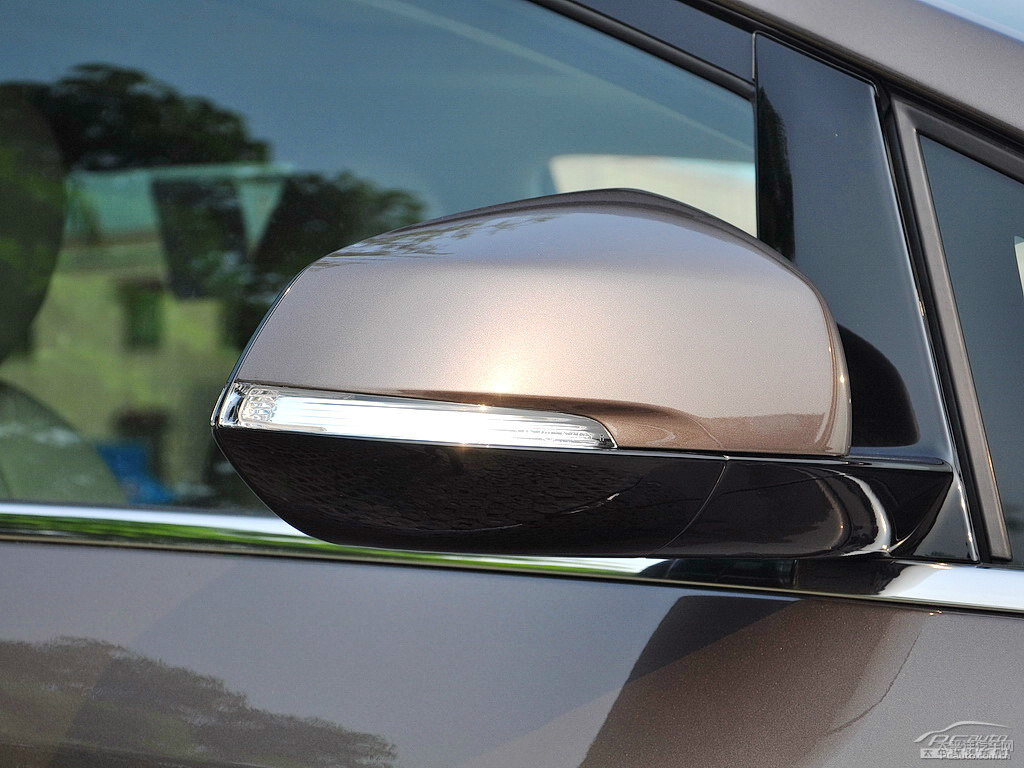 琥珀金別克GL8車身外觀圖片