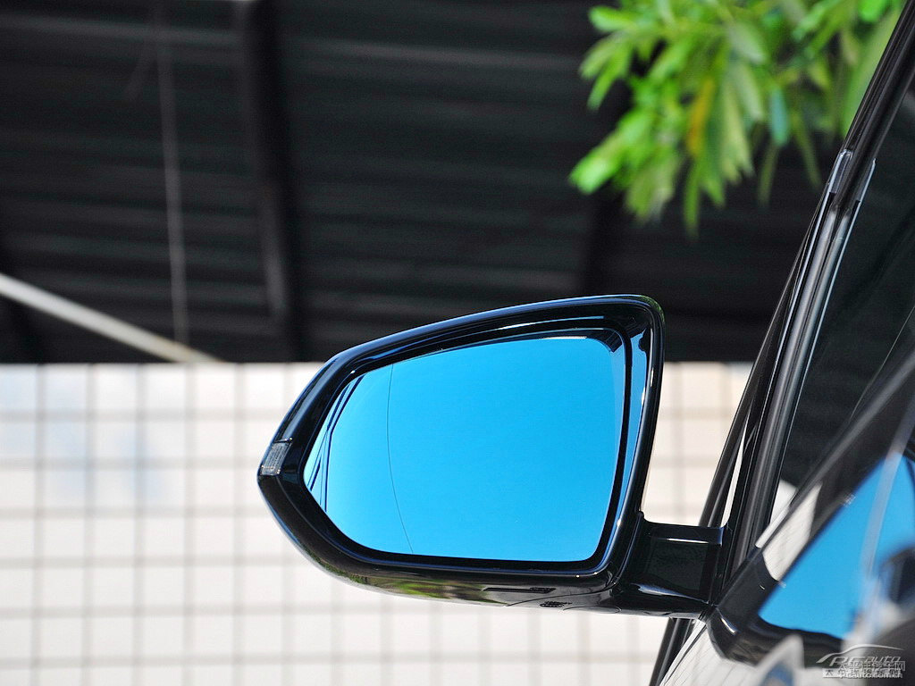 琥珀金別克GL8車身外觀圖片