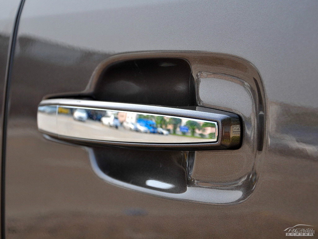 琥珀金別克GL8車身外觀圖片