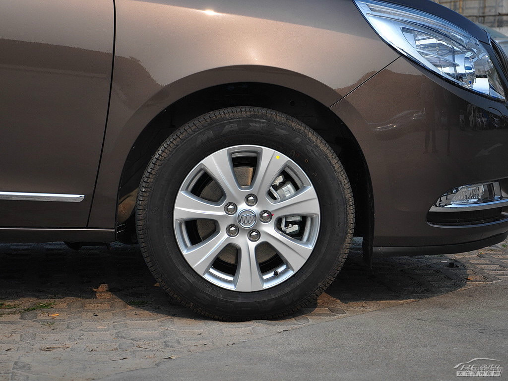 琥珀金別克GL8車身外觀圖片
