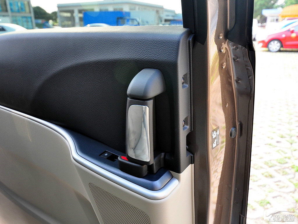 琥珀金別克GL8車廂內(nèi)飾圖片