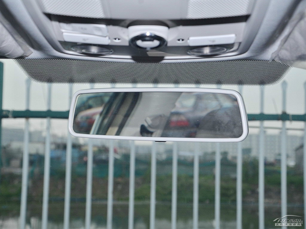 流光金明銳車廂內(nèi)飾圖片