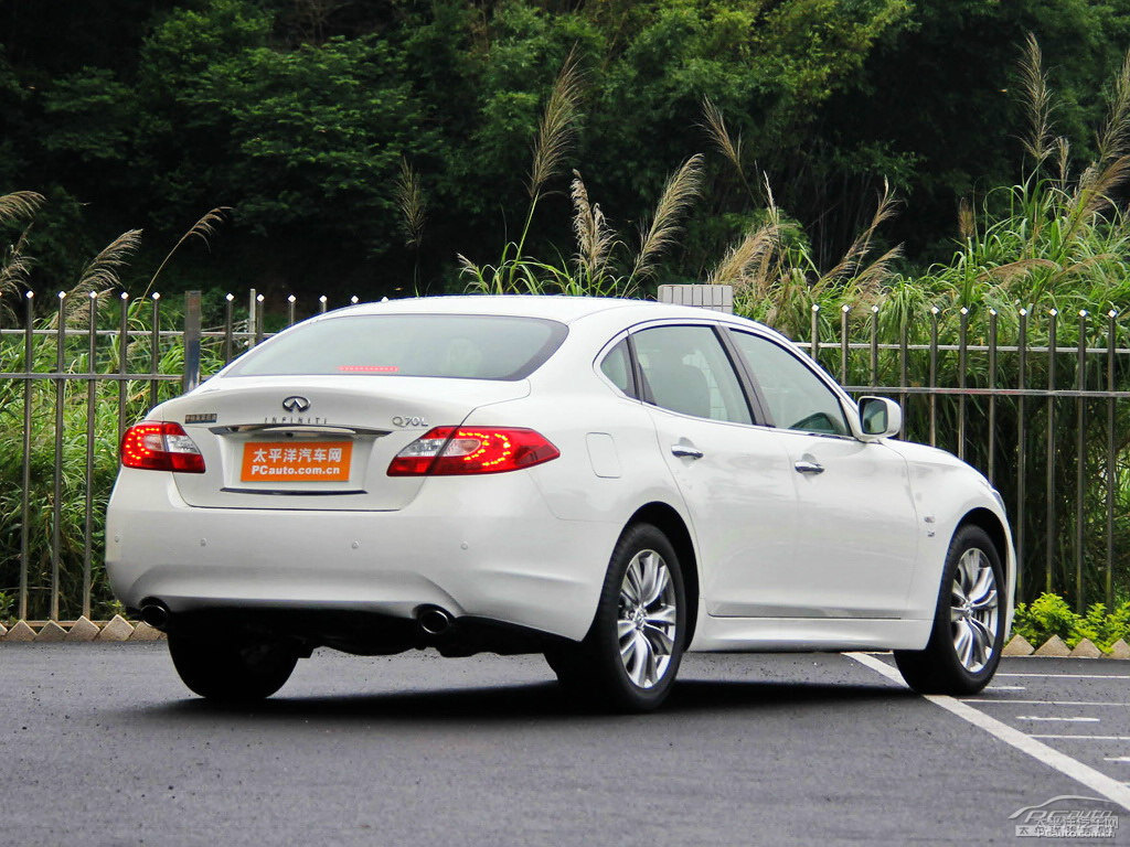 瑩貝白英菲尼迪Q70L整車(chē)外觀外觀圖片
