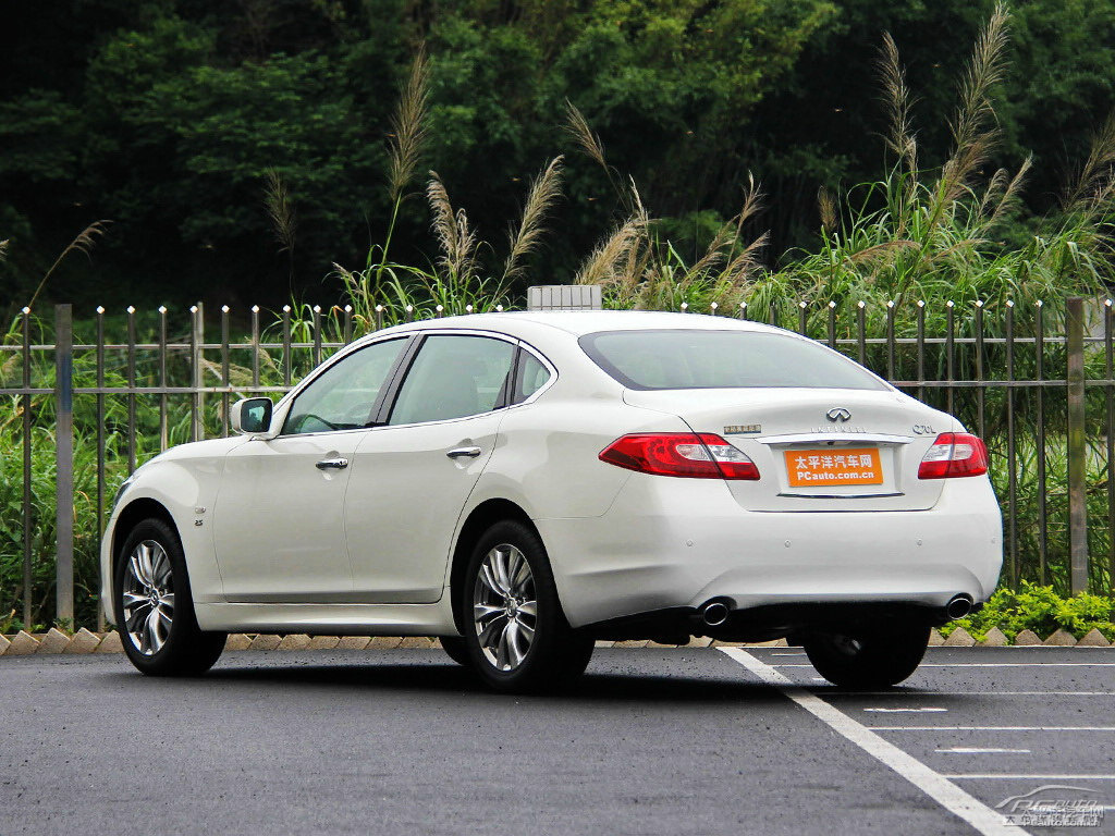 瑩貝白英菲尼迪Q70L整車外觀外觀圖片