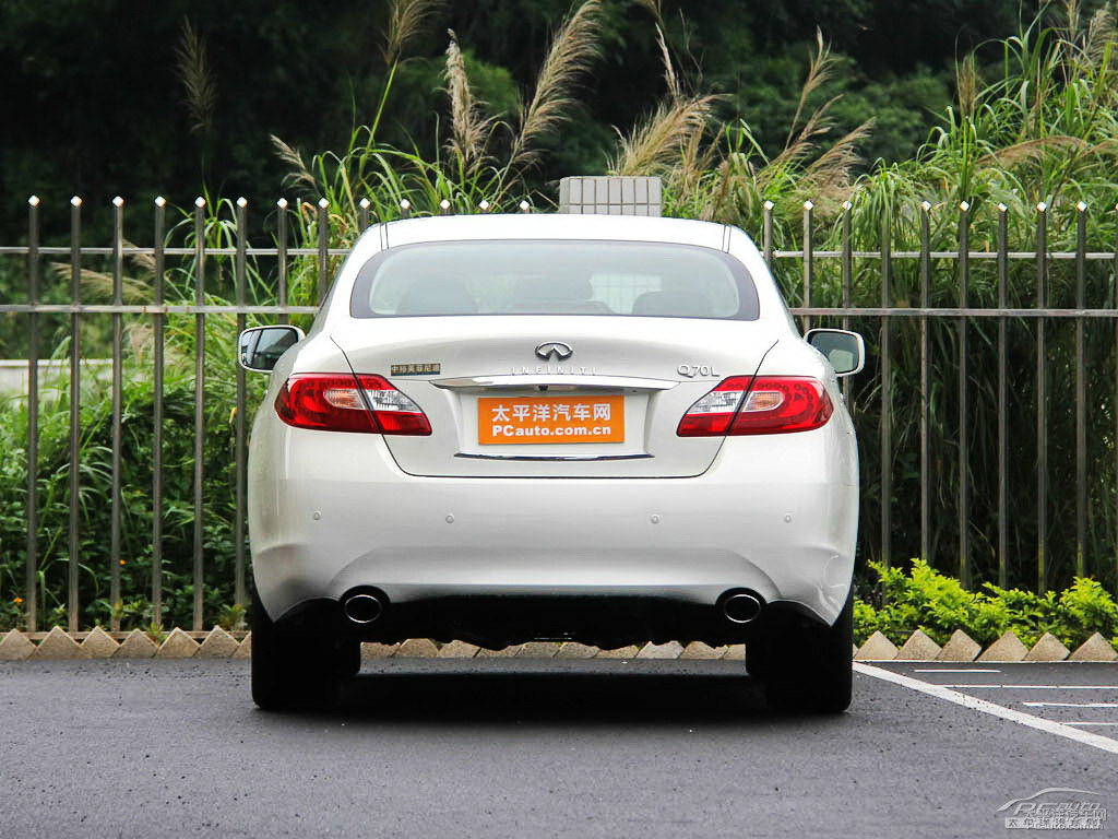 瑩貝白英菲尼迪Q70L整車外觀外觀圖片