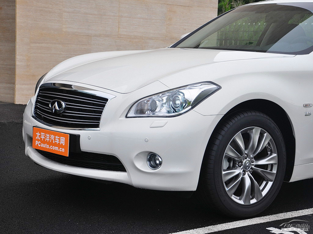 瑩貝白英菲尼迪Q70L車(chē)頭外觀圖片