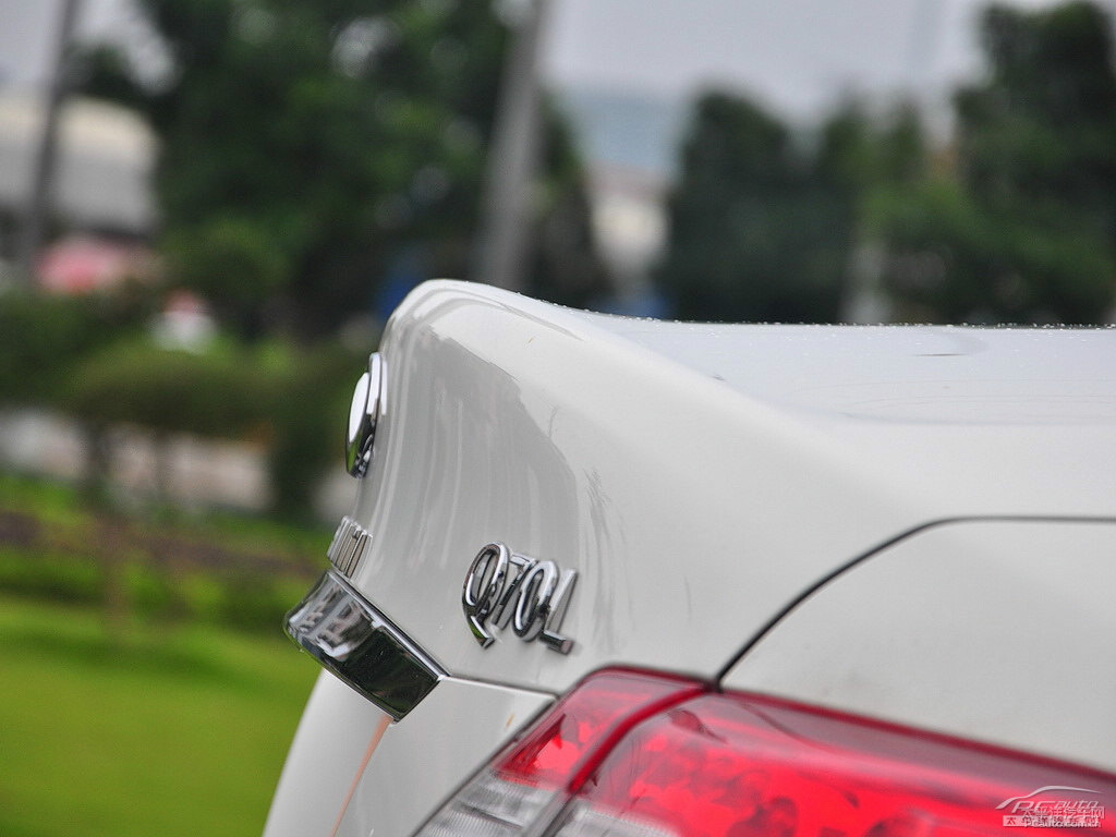 瑩貝白英菲尼迪Q70L車尾外觀圖片