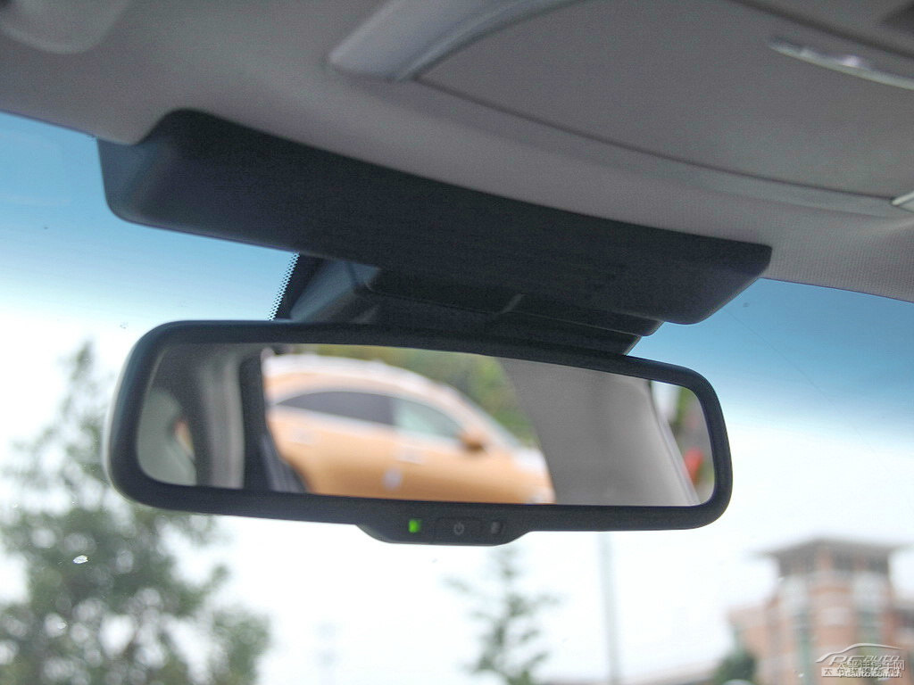 瑩貝白英菲尼迪Q70L車(chē)廂內(nèi)飾圖片