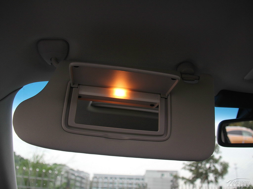 瑩貝白英菲尼迪Q70L車廂內飾圖片