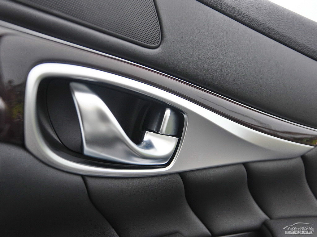 瑩貝白英菲尼迪Q70L車廂內(nèi)飾圖片