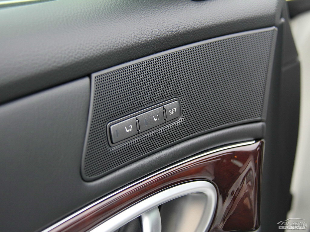 瑩貝白英菲尼迪Q70L車廂內(nèi)飾圖片