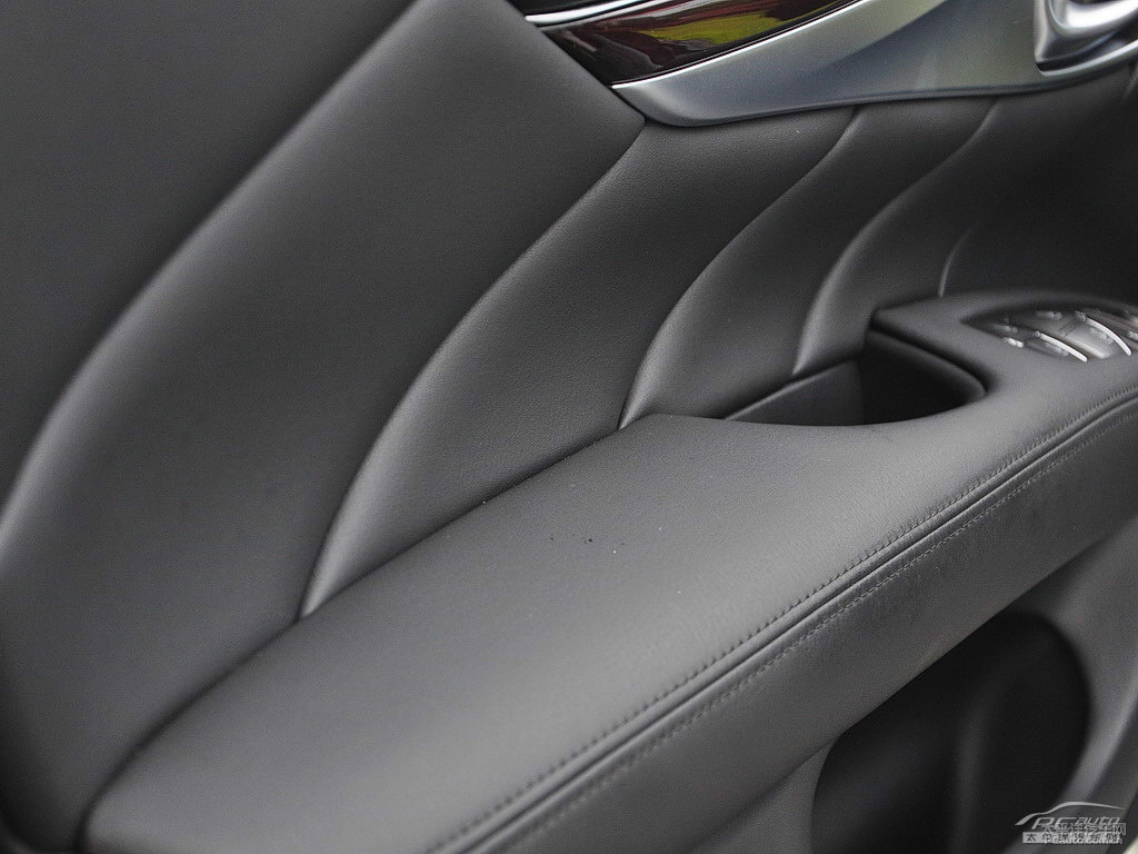 瑩貝白英菲尼迪Q70L車廂內(nèi)飾圖片
