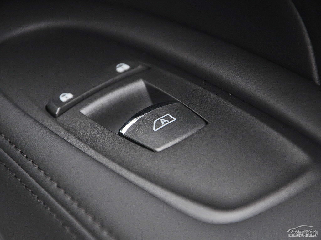 瑩貝白英菲尼迪Q70L車廂內(nèi)飾圖片