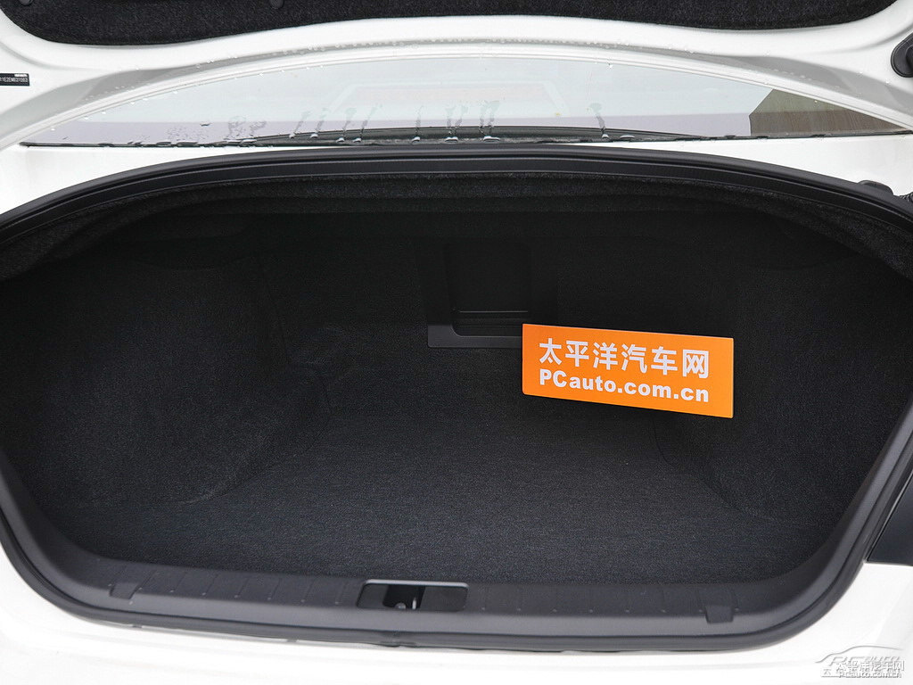 瑩貝白英菲尼迪Q70L后備廂空間圖片