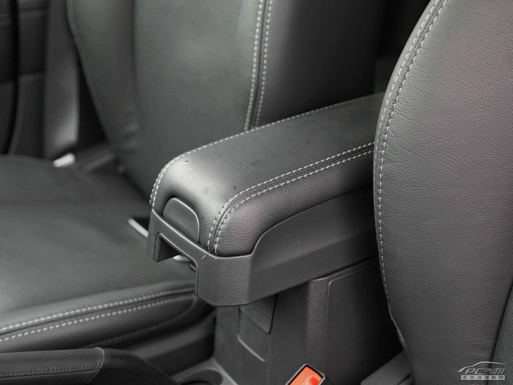 指南者(進(jìn)口)內(nèi)飾高清大圖