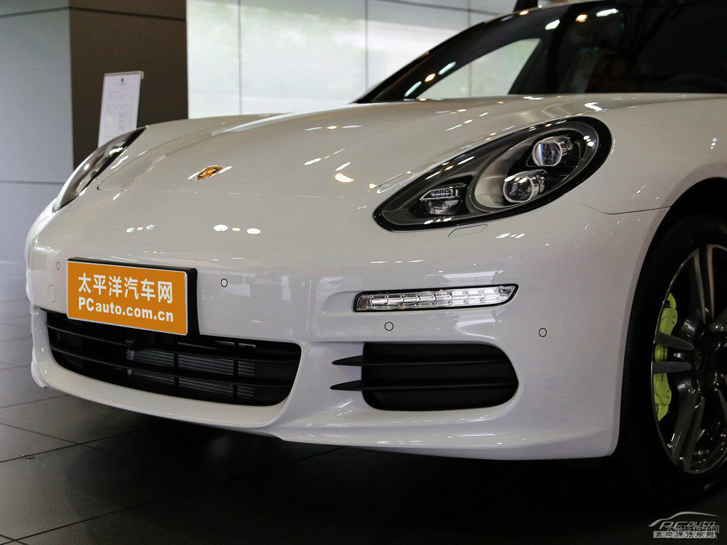 白色Panamera車頭外觀圖片