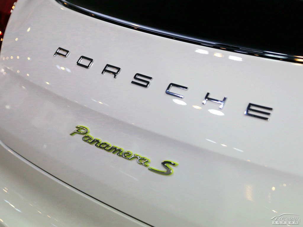 白色Panamera車尾外觀圖片