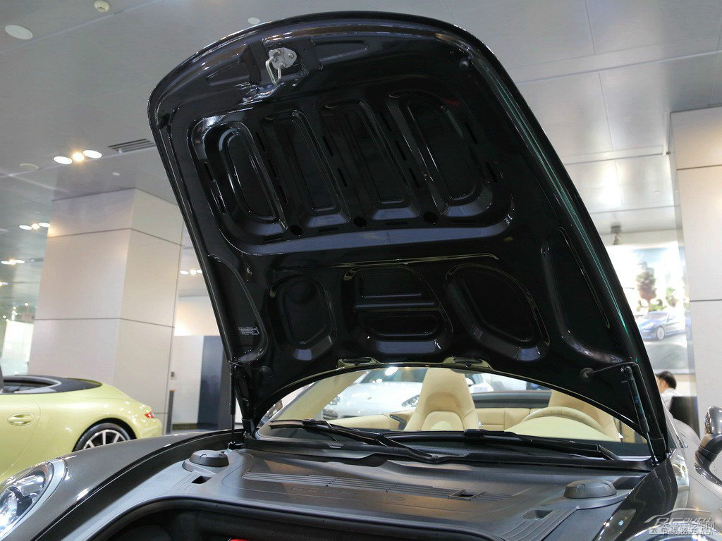 煙棕保時(shí)捷911后備廂空間圖片