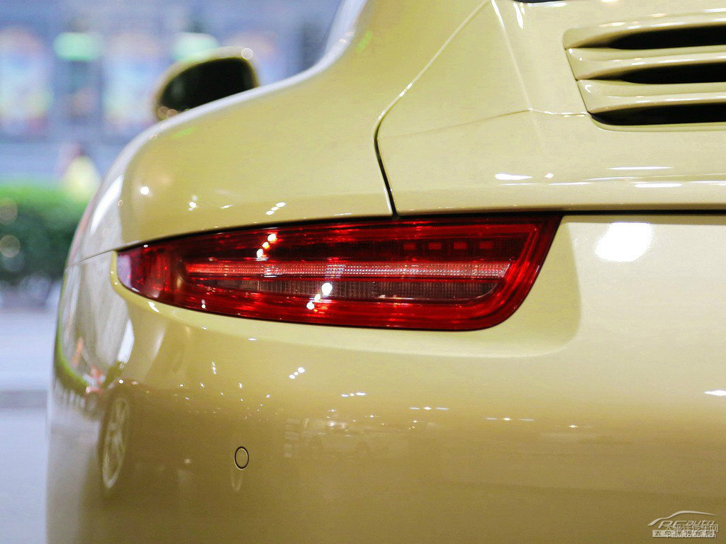 檸檬金保時(shí)捷911車尾外觀圖片