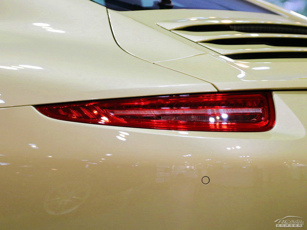 檸檬金保時(shí)捷911車尾外觀圖片