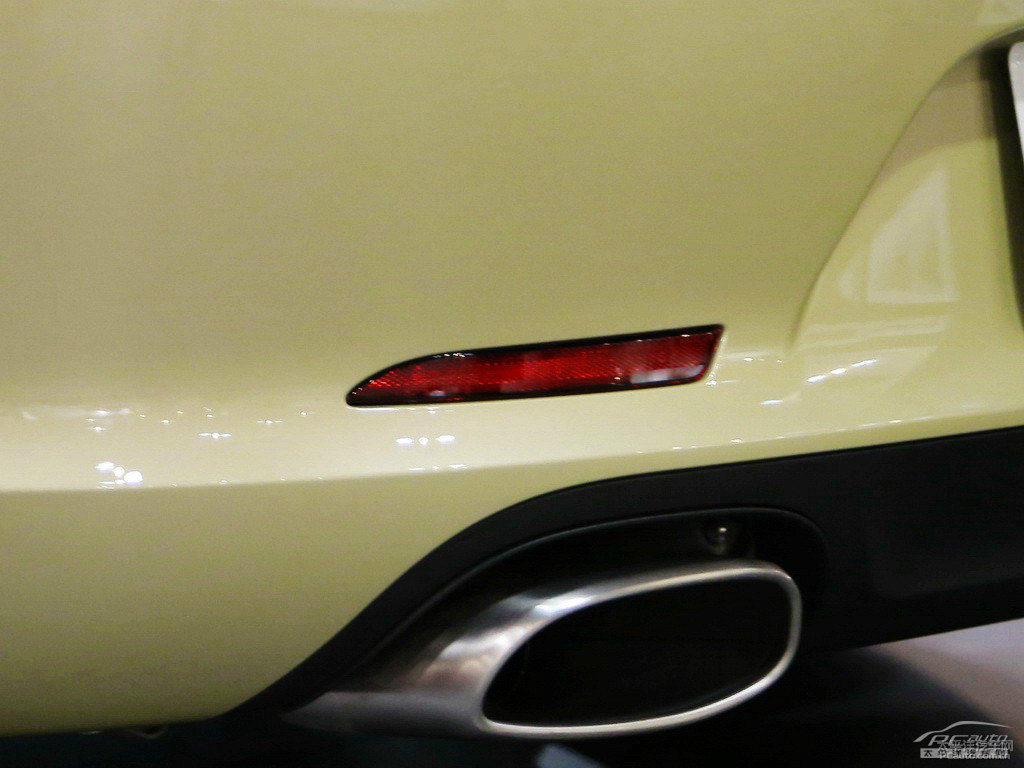 檸檬金保時(shí)捷911車尾外觀圖片
