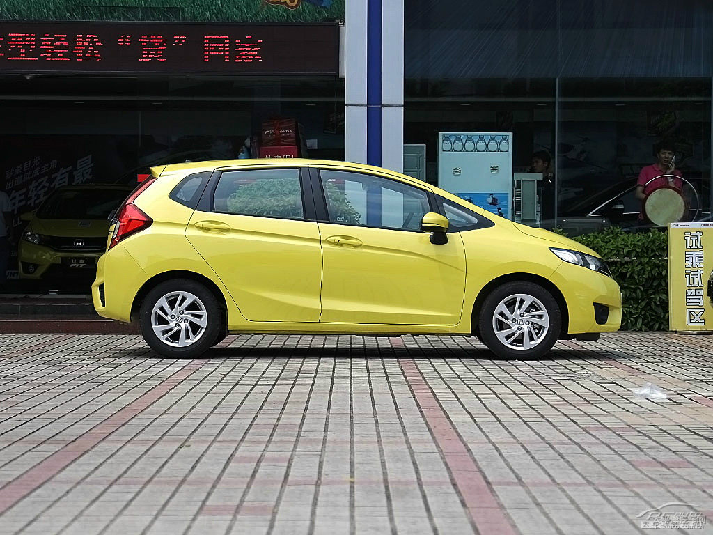 新月黃飛度整車外觀外觀圖片