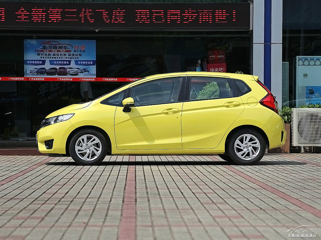 新月黃飛度整車外觀外觀圖片