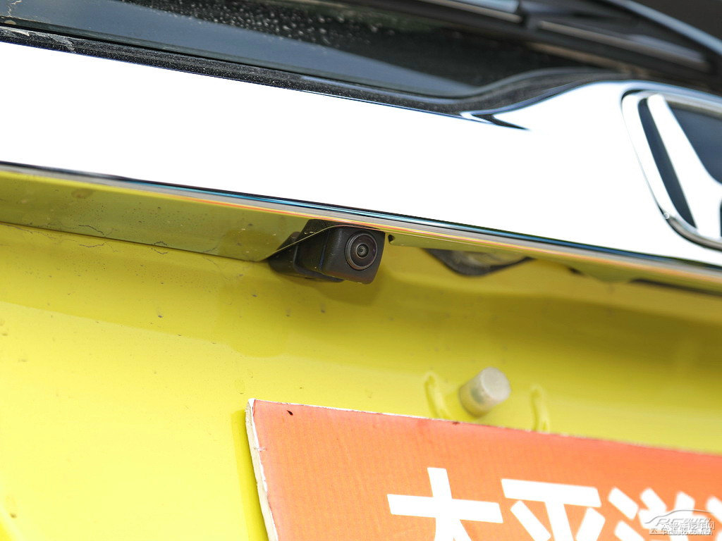 新月黃飛度車尾外觀圖片