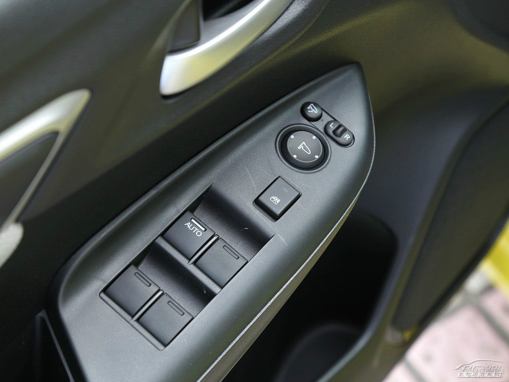 新月黃飛度車廂內(nèi)飾圖片