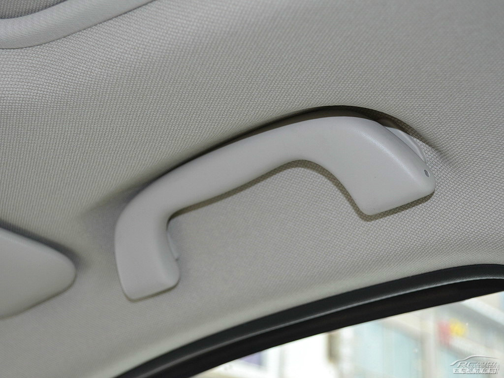 珠光白馬自達(dá)3 昂克賽拉車(chē)廂內(nèi)飾圖片