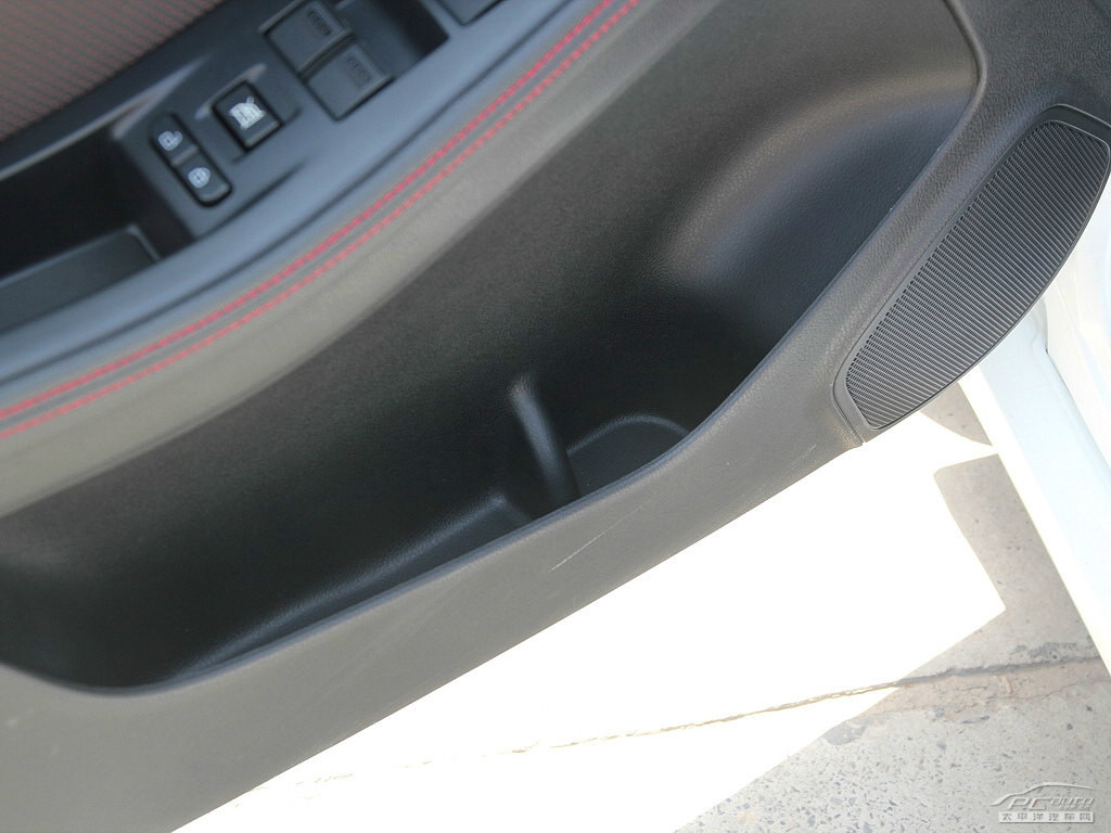 奔騰B70空間高清大圖