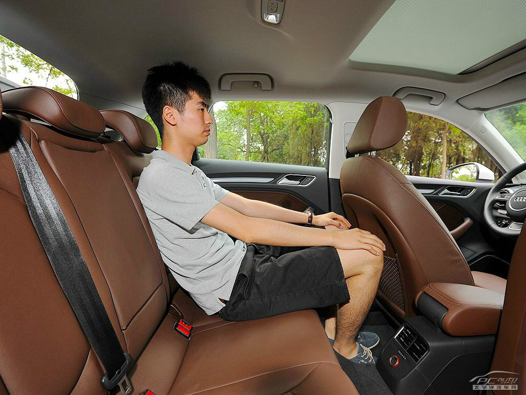 奧迪A3空間高清大圖