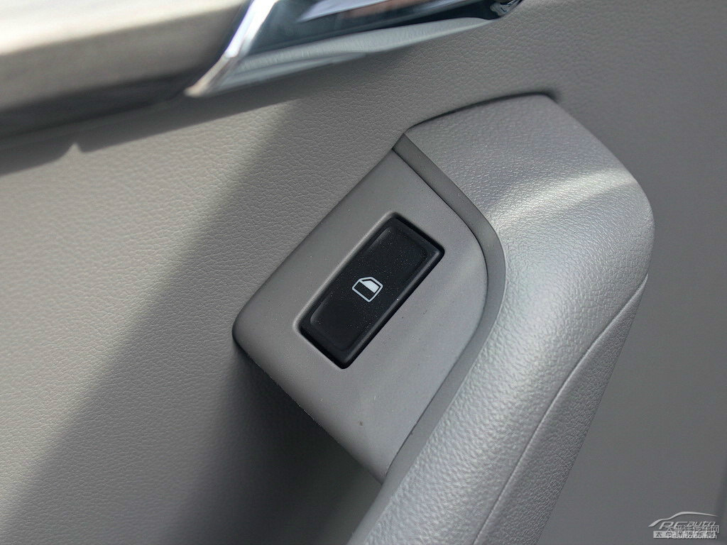 潮流灰明銳車廂內(nèi)飾圖片