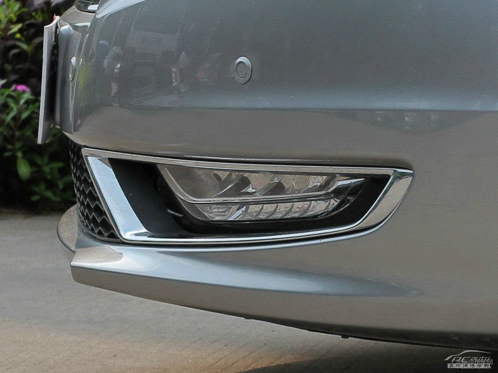 流星灰奔騰B70車頭外觀圖片