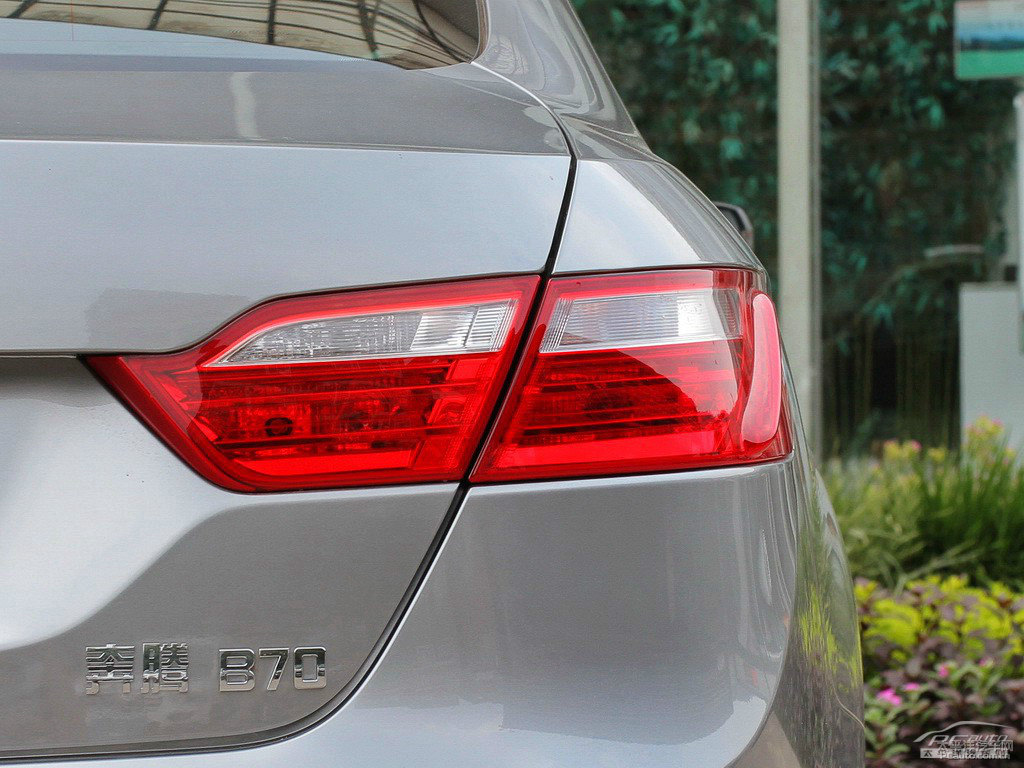 流星灰奔騰B70車(chē)尾外觀圖片