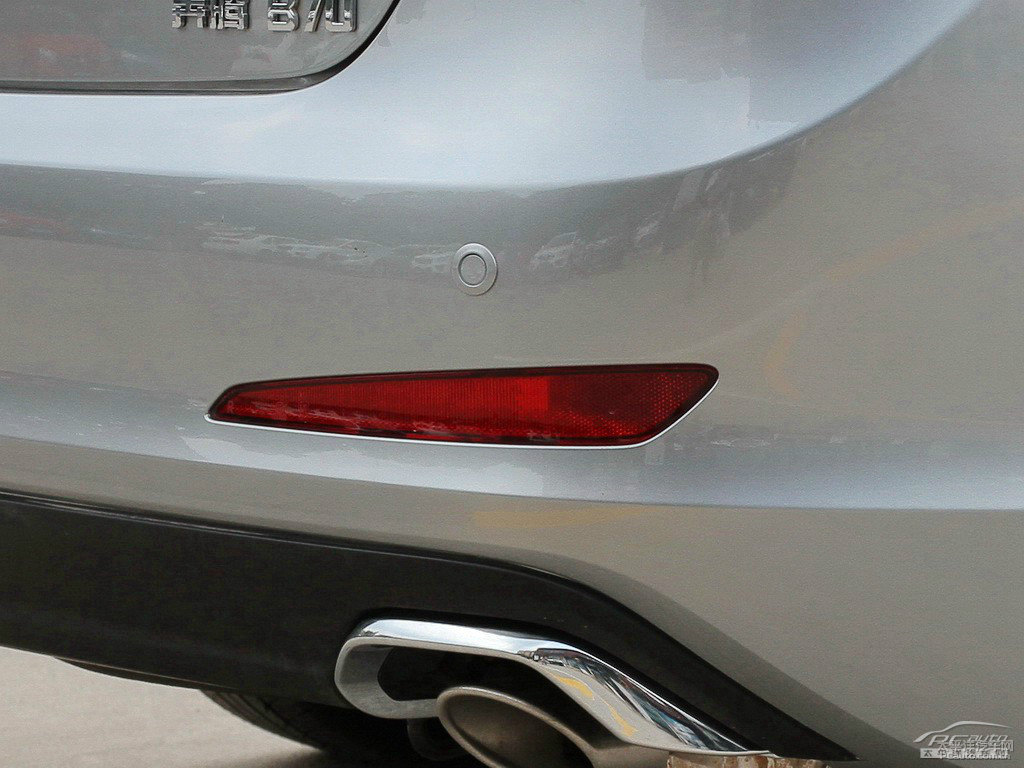 流星灰奔騰B70車尾外觀圖片