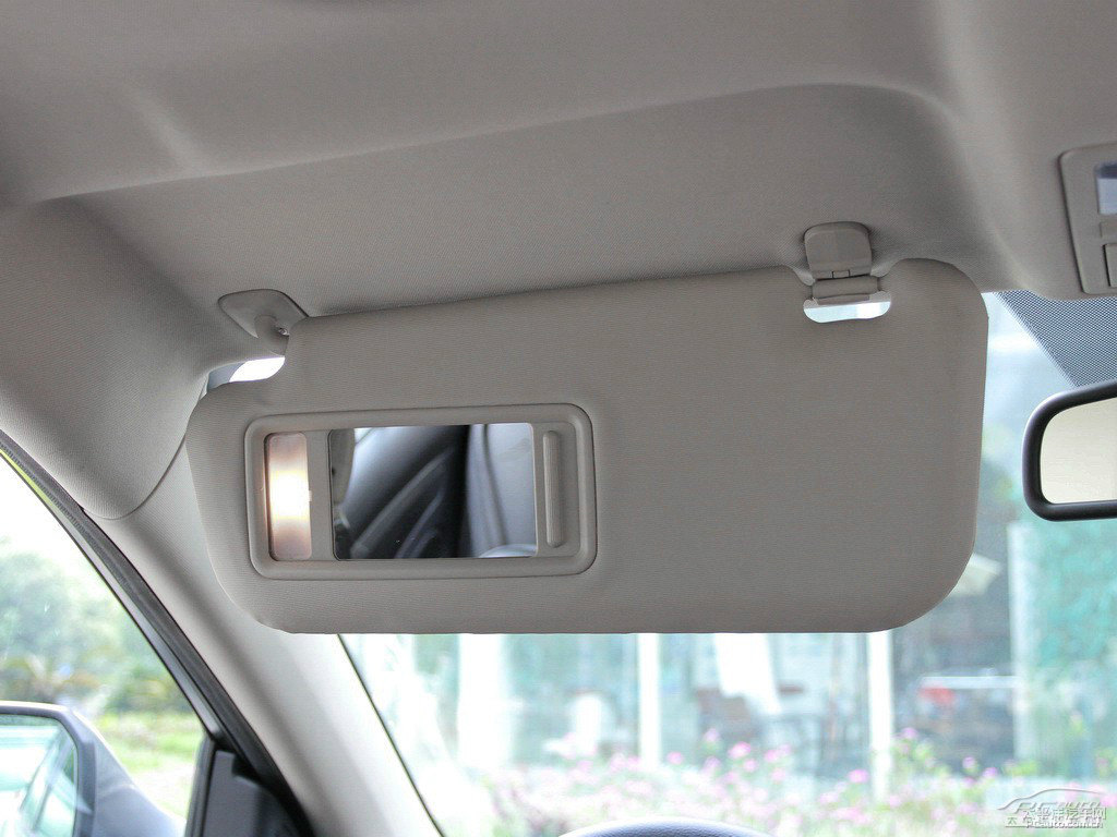 流星灰奔騰B70車廂內(nèi)飾圖片