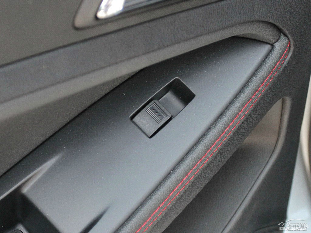 流星灰奔騰B70車廂內(nèi)飾圖片