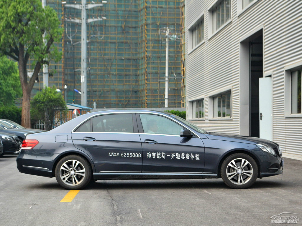 曜巖黑奔馳E級整車外觀外觀圖片