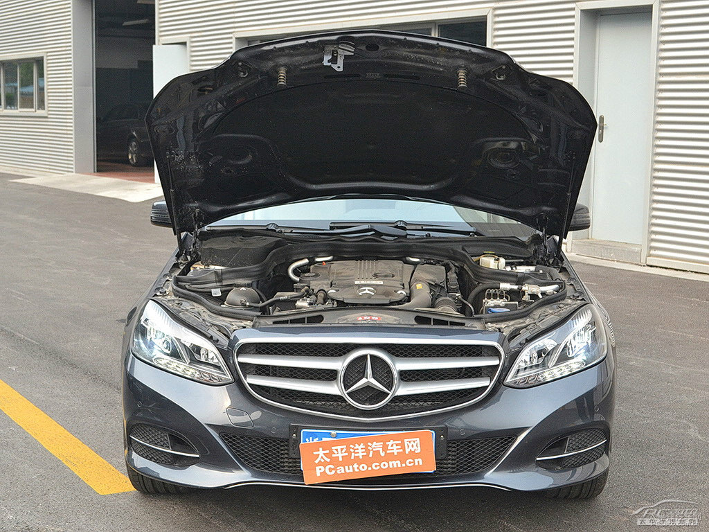 曜巖黑奔馳E級(jí)發(fā)動(dòng)機(jī)其它細(xì)節(jié)圖片