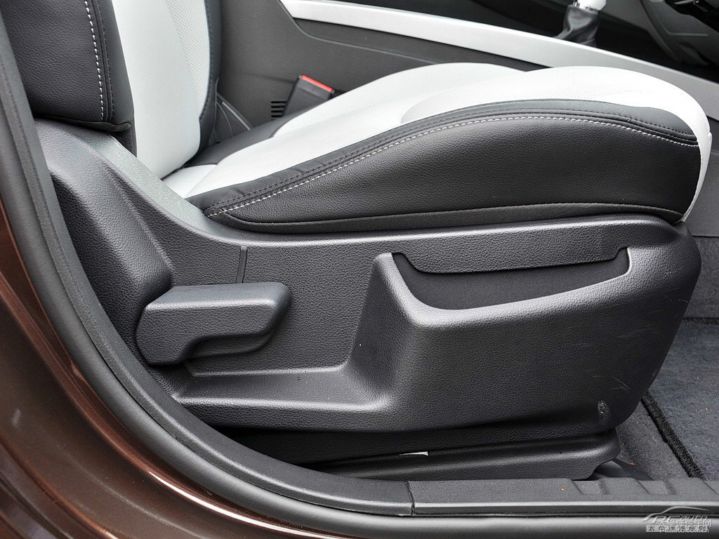 ǹ̴{ǽ݃(yu)6 SUV΃(ni)DƬ