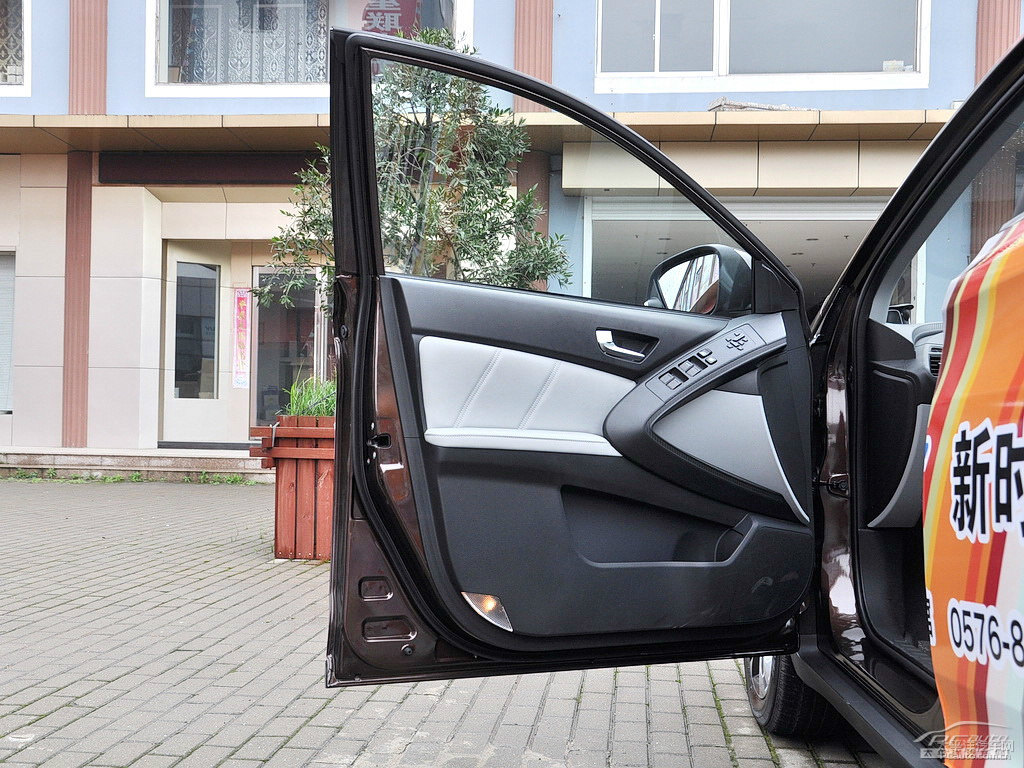 ǹ̴{ǽ݃(yu)6 SUV܇(ni)DƬ