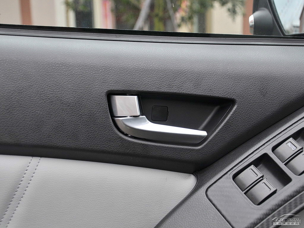 ǹ̴{ǽ݃(yu)6 SUV܇(ni)DƬ