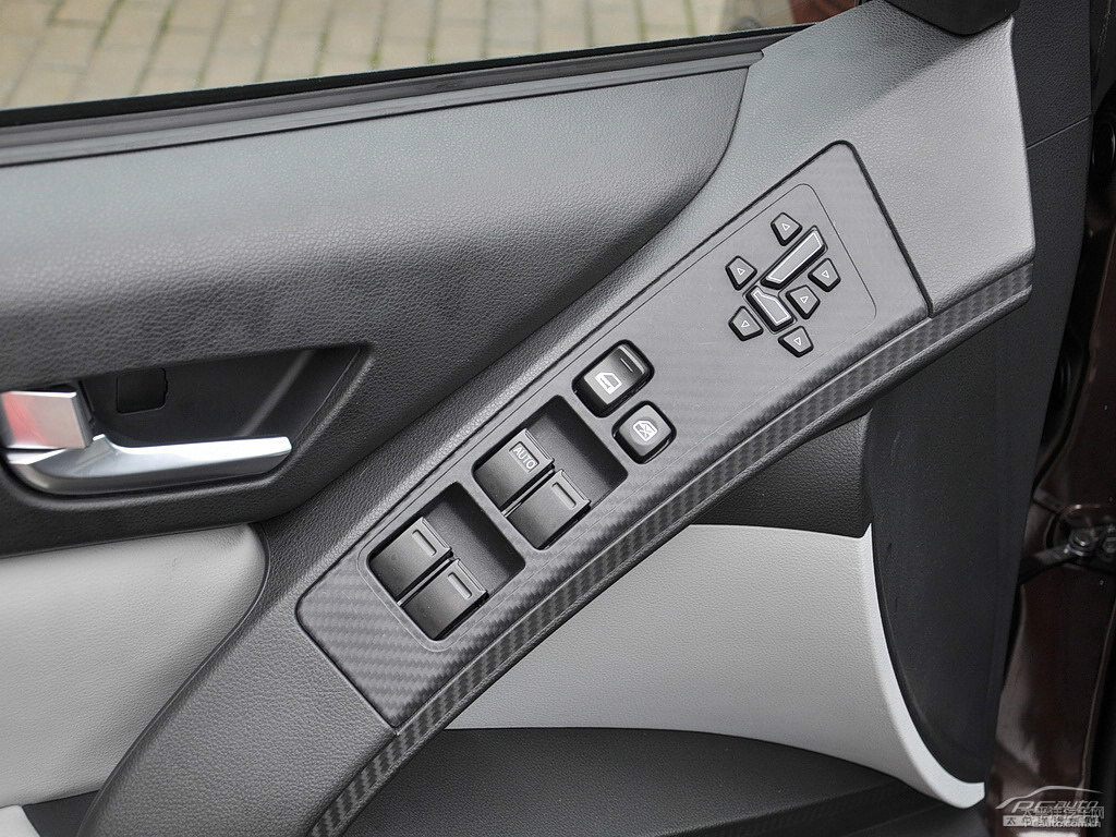 ǹ̴{ǽ݃(yu)6 SUV܇(ch)(ni)DƬ