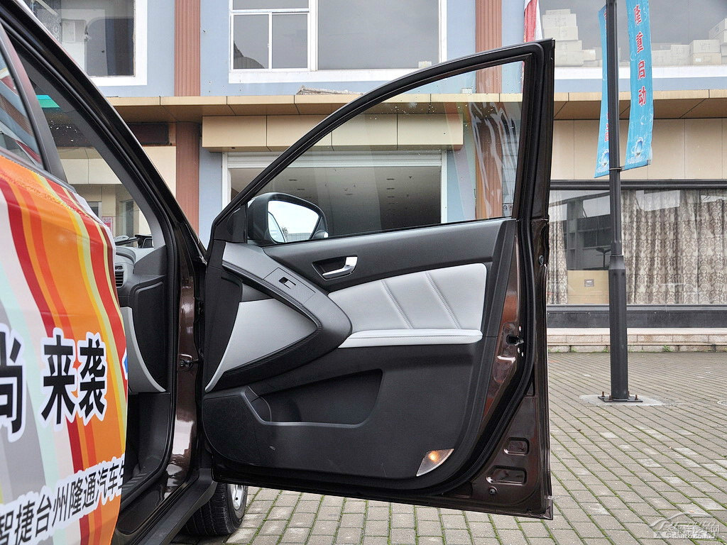 ǹ̴{ǽ݃(yu)6 SUV܇(ni)DƬ