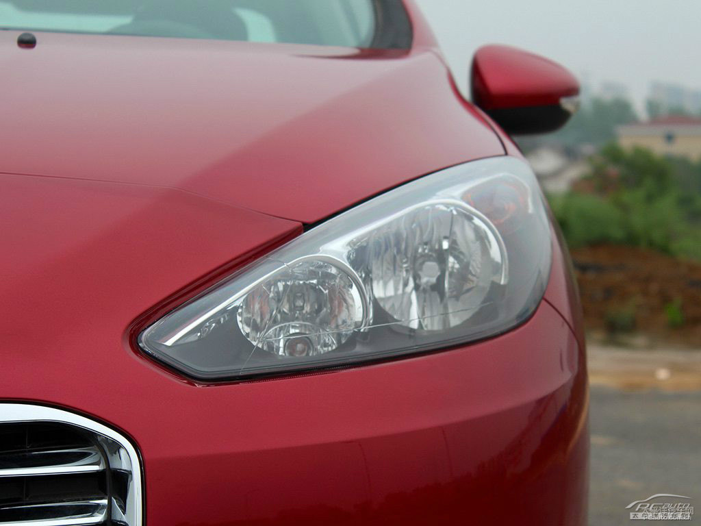 新波爾多紅標(biāo)致308車頭外觀圖片