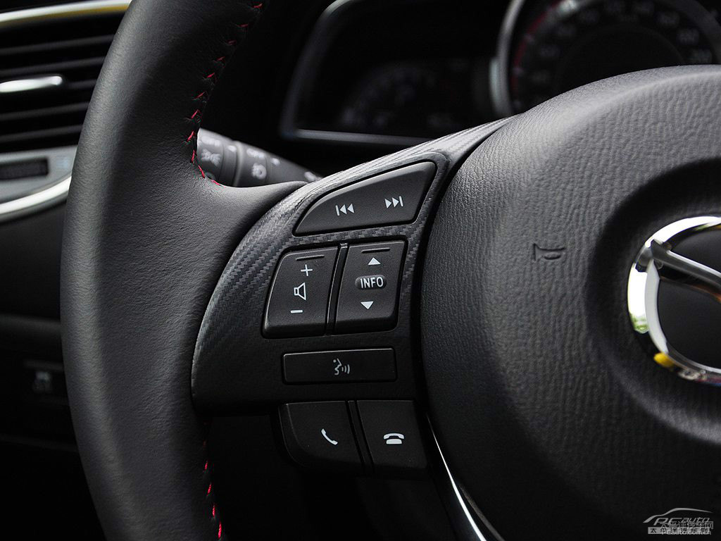 激情紅馬自達3 昂克賽拉中控內飾圖片