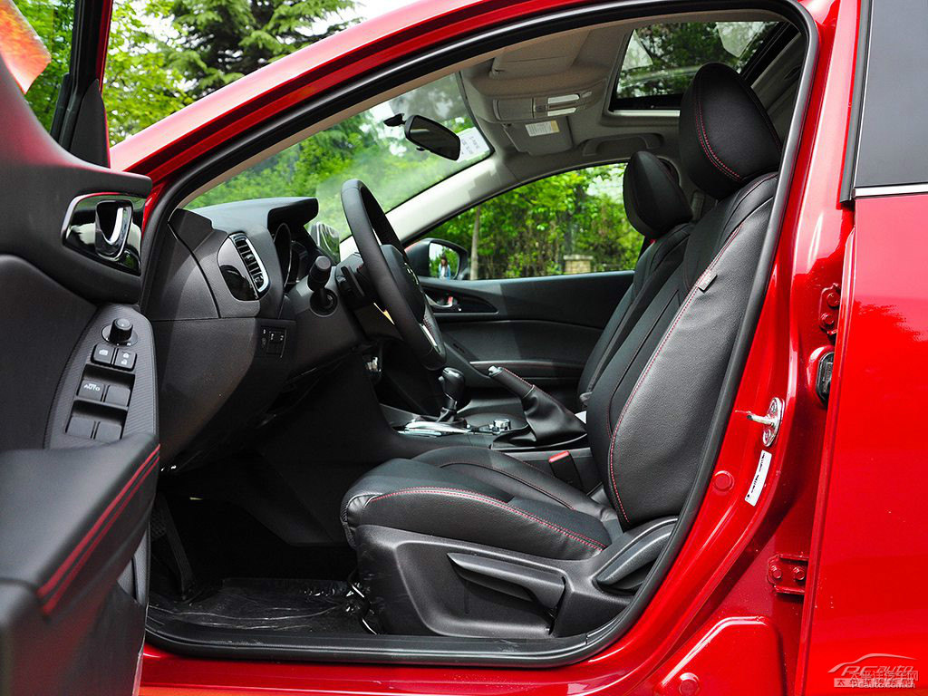 激情紅馬自達(dá)3 昂克賽拉駕乘空間空間圖片